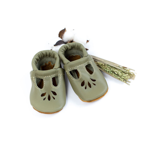 Starry Knight Design Baby Leather LOTUS T-Strap Shoes in Lichen Green