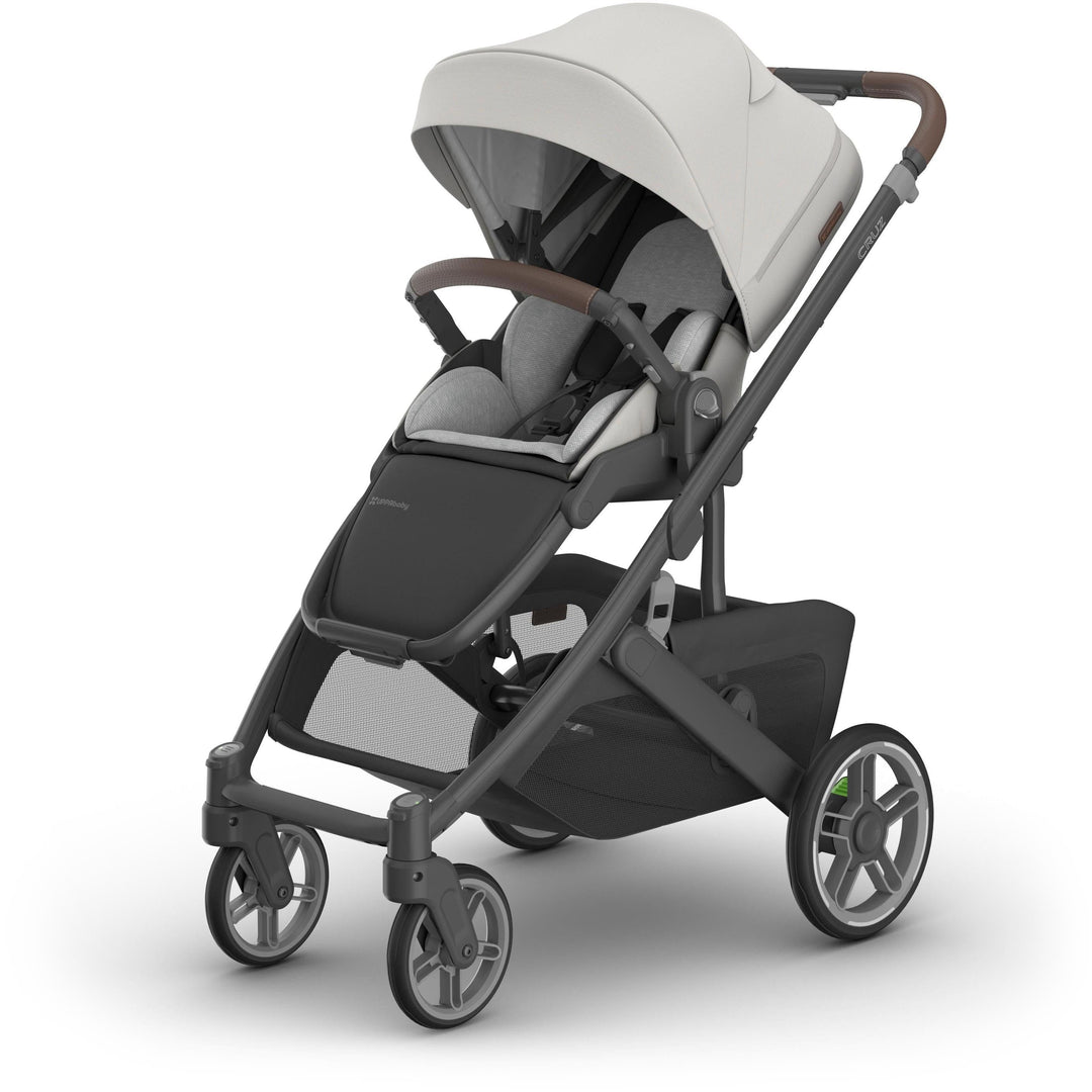 Seat insert detail on Uppababy v3 stroller cruz Savannah, offering newborn bassinet comfort and secure fit for infants