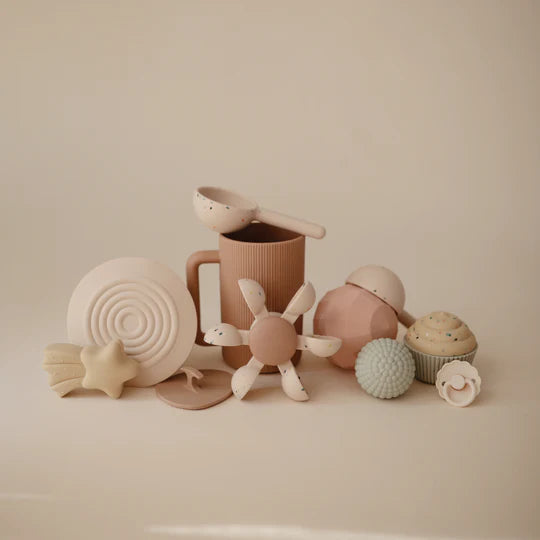 mushi natural non toxic enviromentally friendly soft silicone toddler bath toys 