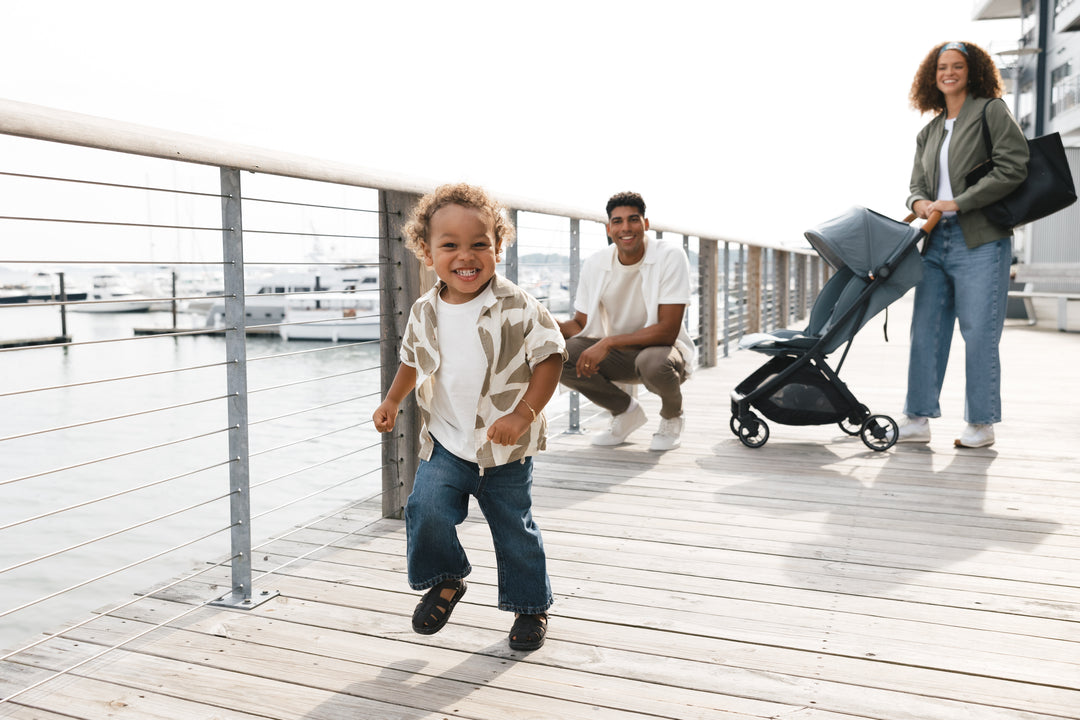 UPPAbaby Minu V3 Dillan best travel stroller, folded compactly. Perfect for city life and frequent travelers.