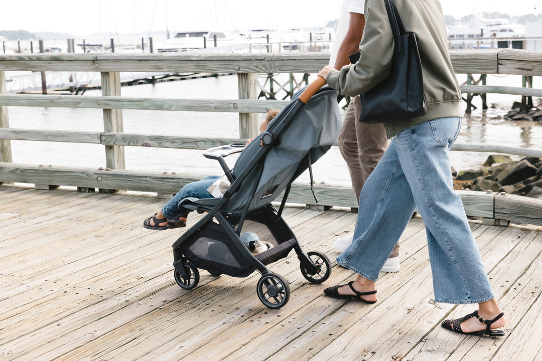 UPPAbaby Minu V3 Dillan travel stroller, side profile. Engineered for effortless strolling and portability.