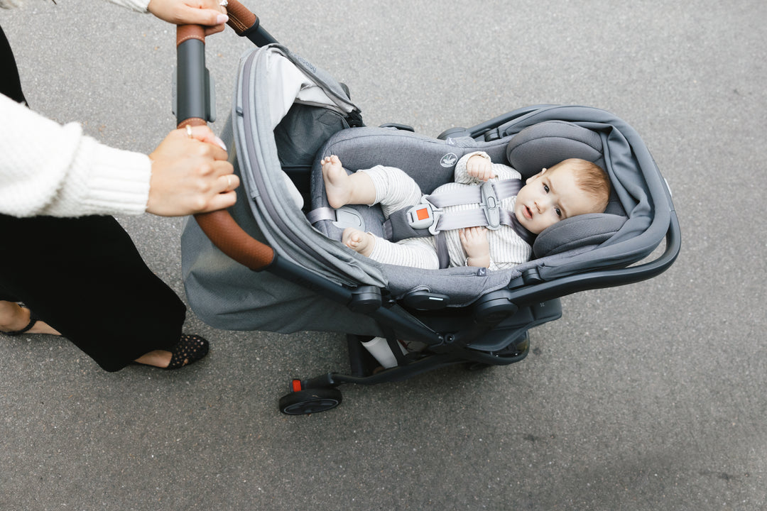 Baby stroller UPPAbaby Minu V3 Greyson, modern design with breathable mesh window.