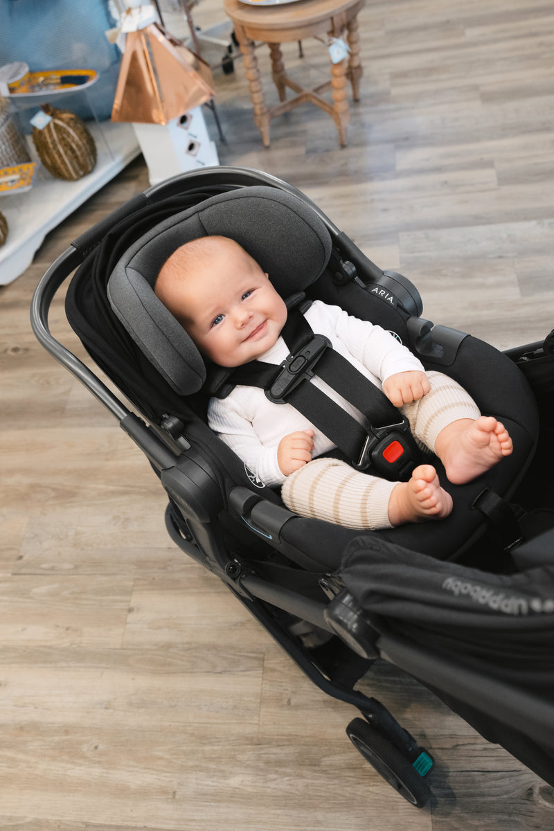 Stroll in style with UPPAbaby Minu V3 Jake, overhead view showing sleek frame and comfort.