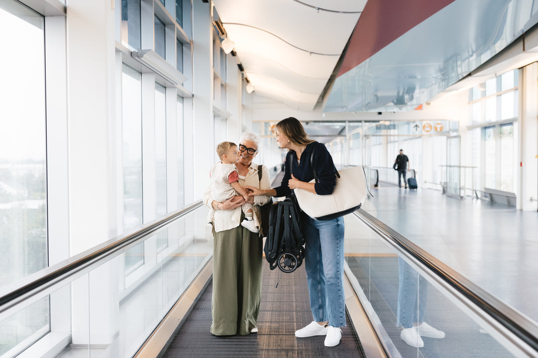 UPPAbaby Minu V3 Jake, a toddler stroller perfect for navigating busy airports.