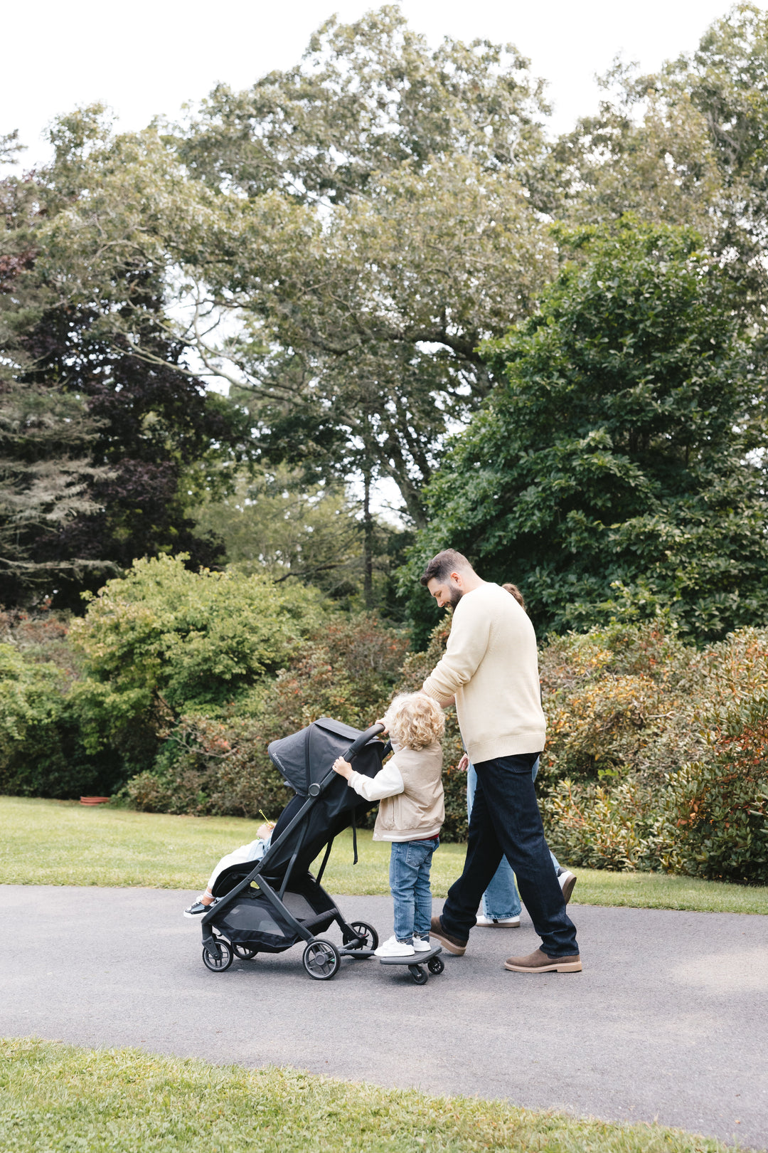 UPPAbaby Minu V3 Jake with PiggyBack in a hotel setting, offering seamless travel stroller options.