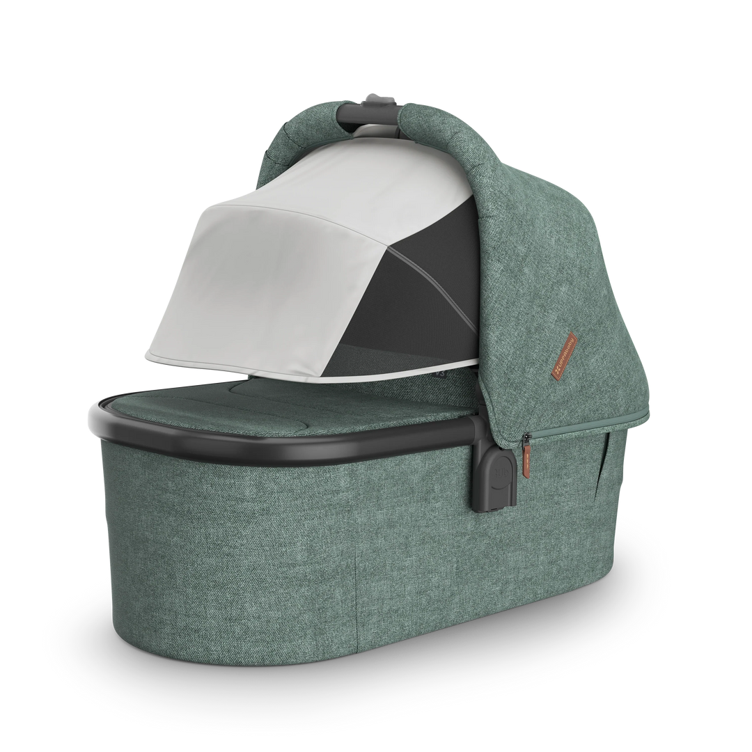 Uppababy baby bassinet in Gwen 