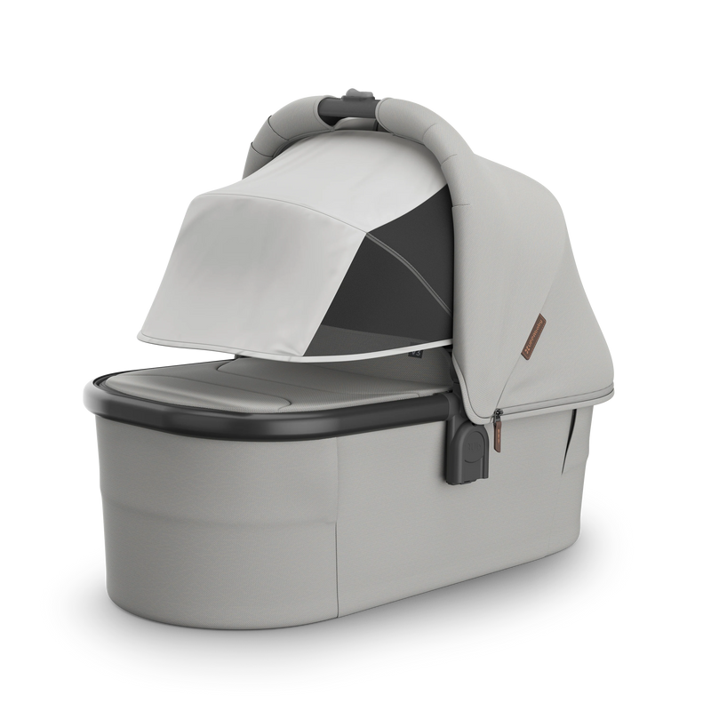 Uppababy infant travel bassinet V3 in Savannah