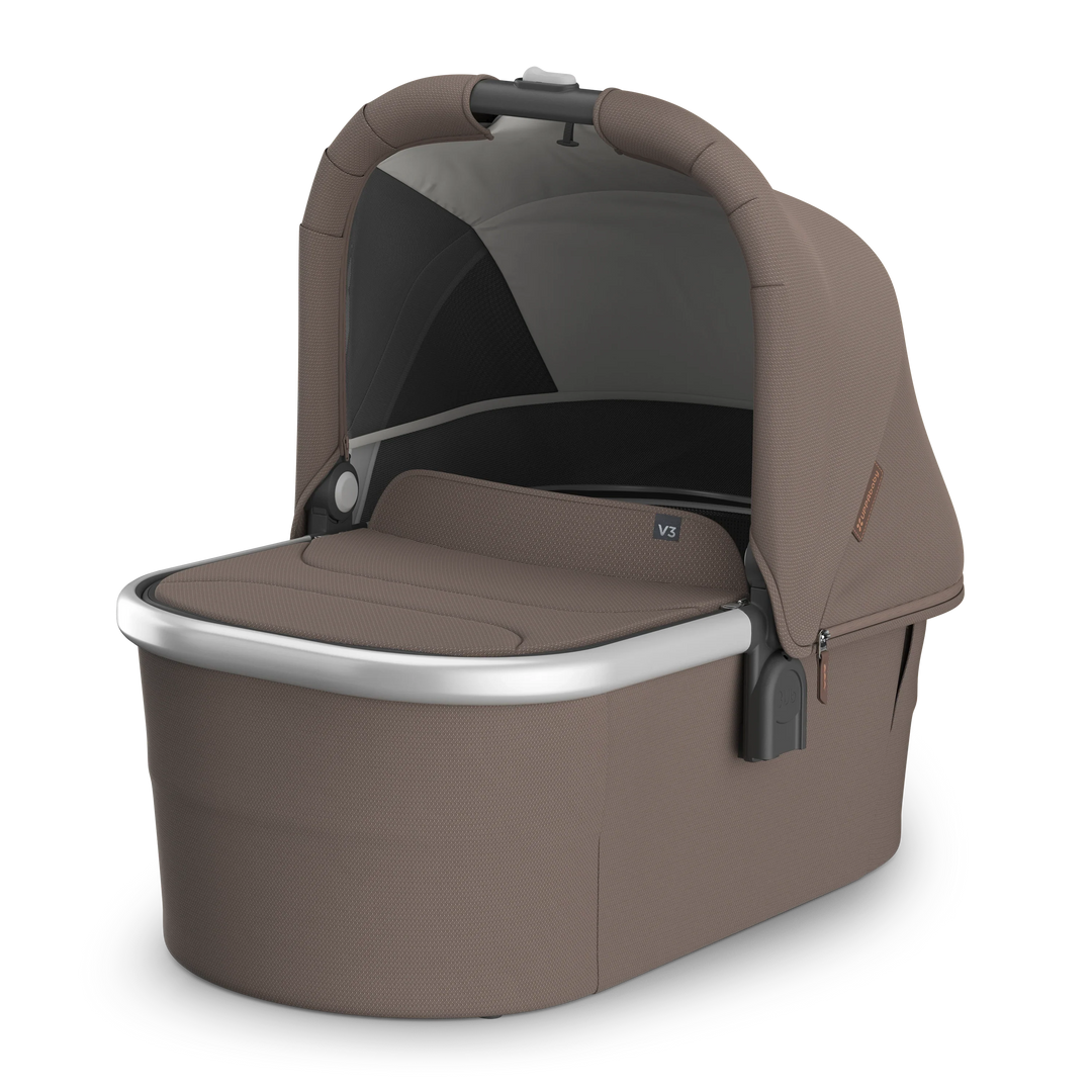 Uppa baby bassinet V3 in Theo brown