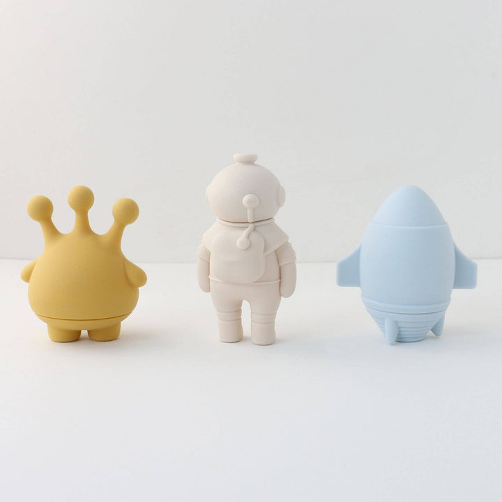 Ali+Oli space bath toys side view silicone set