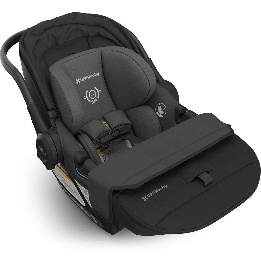 Compact and stylish, the Uppababy Aria V2 in Jake features a folded foot cover for quick, portable travel use.
