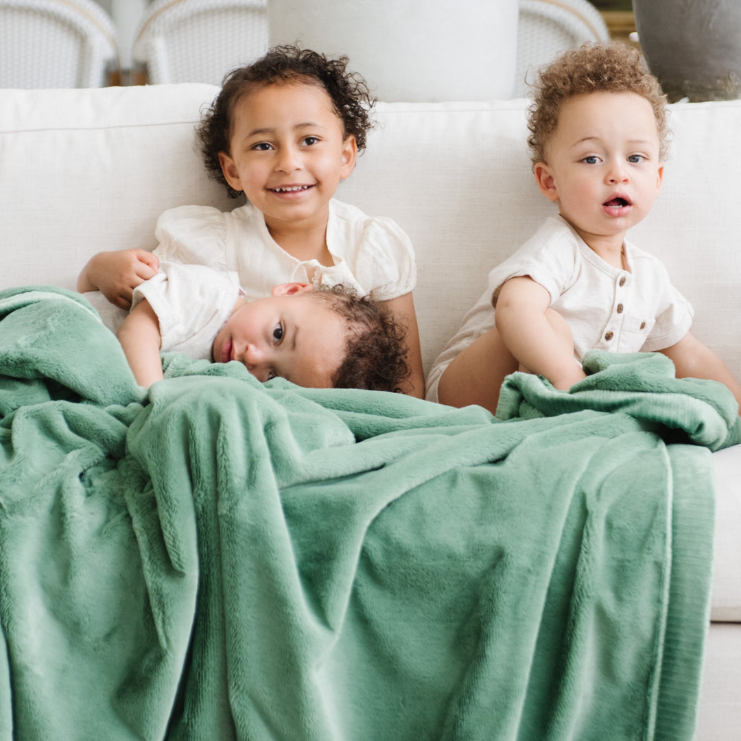 Saranoni Lush Toddler Blanket in Seagrass is a best baby blankets choice, combining softness and durability.