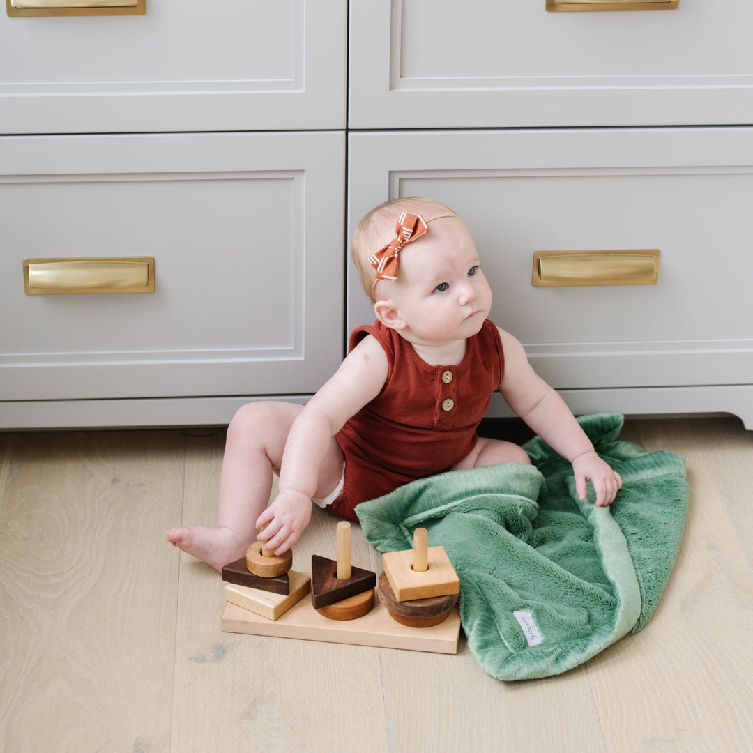 With Seagrass, the Saranoni Lush Mini Blanket stands out as a refined, premium-quality best baby blanket favorite.