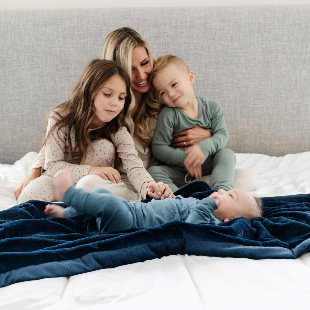The Saranoni Lush Toddler Blanket in Navy combines softness and durability as a best baby blankets option.