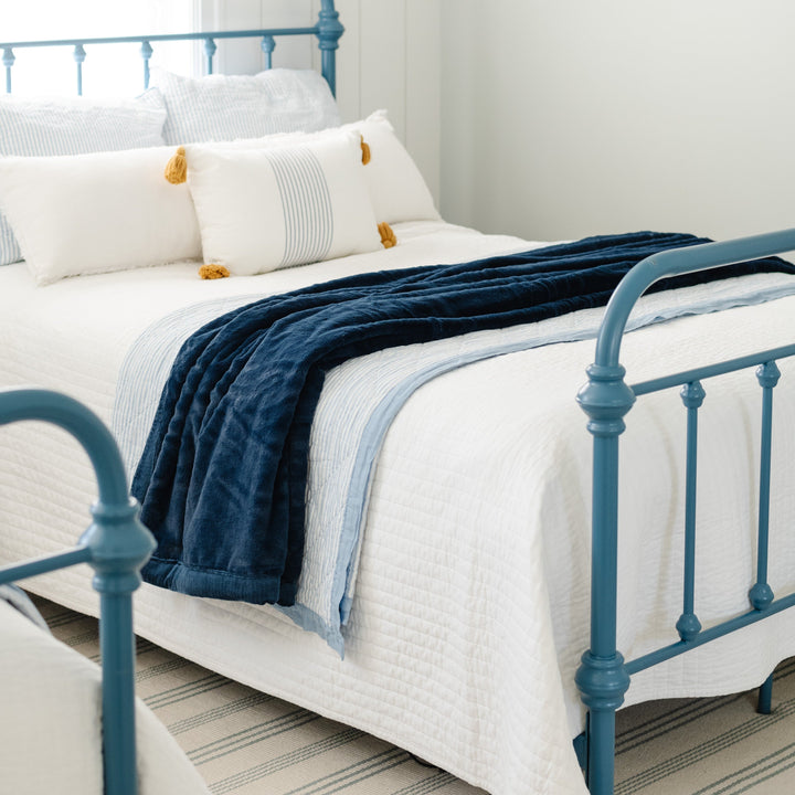 Saranoni Lush Toddler Blanket in Navy is a cozy and stylish baby girl blankets choice for daily use.