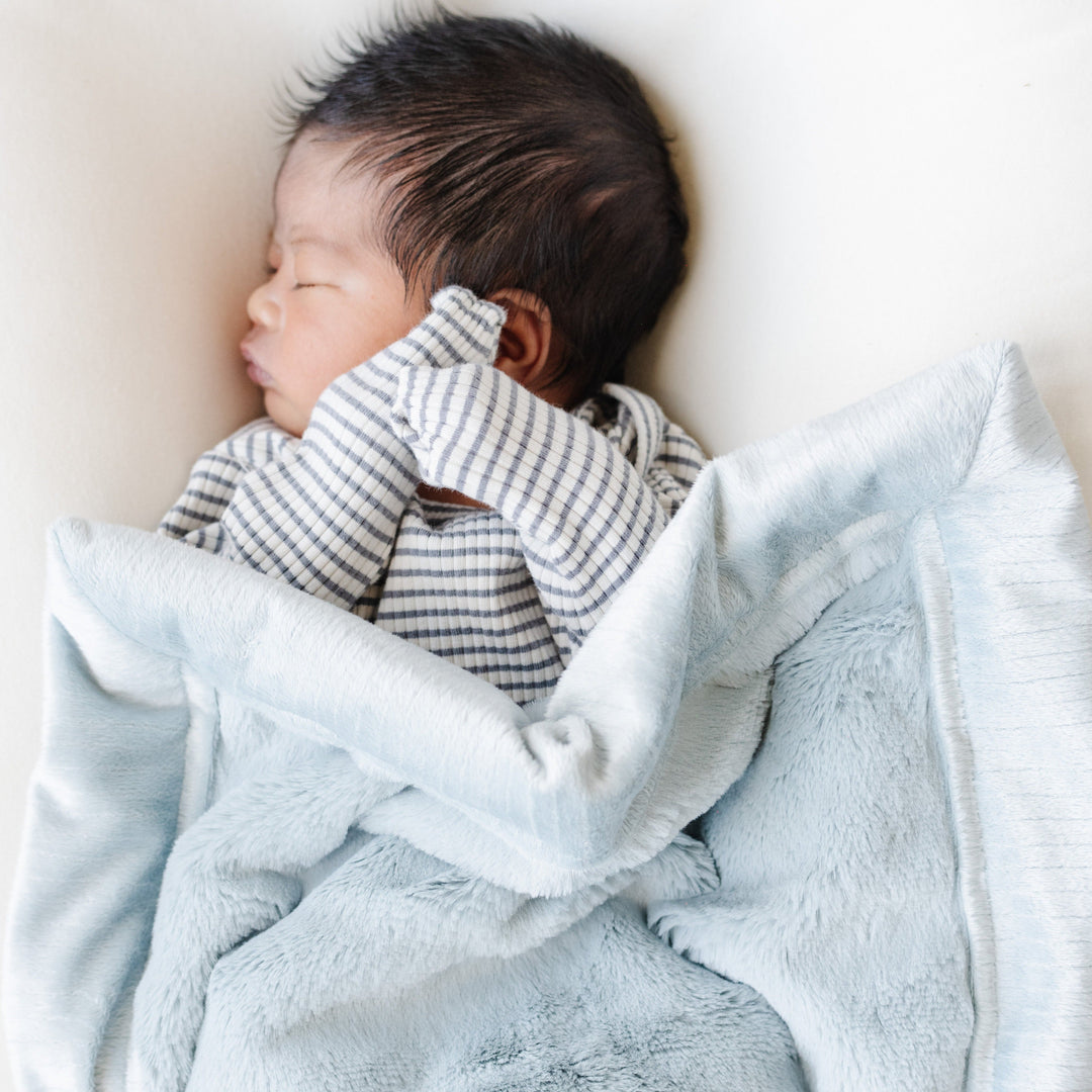 The Saranoni Lush Mini Blanket in Chambray is loved by parents wanting supportive baby boy blankets softness.