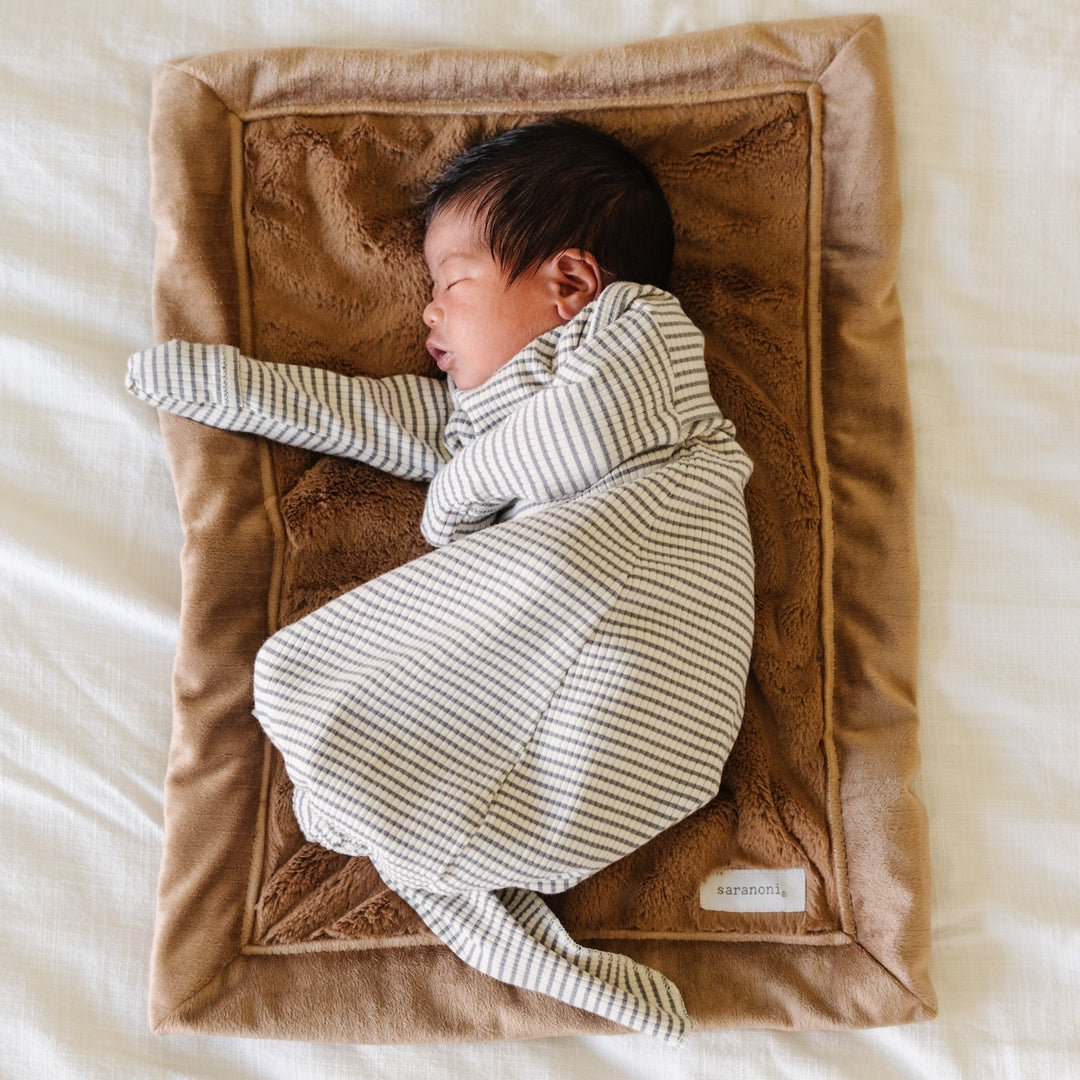 Saranoni Lush Mini Blanket Hazelnut is plush, warm, dreamy Ñ ranking among best baby blanket picks.