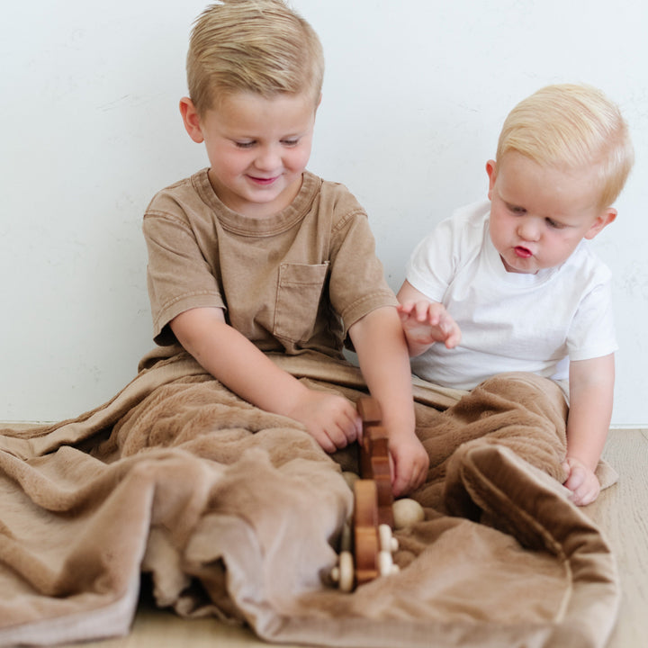 The Saranoni Lush Toddler Blanket in Hazelnut makes a best toddler blankets choice for daily comfort.