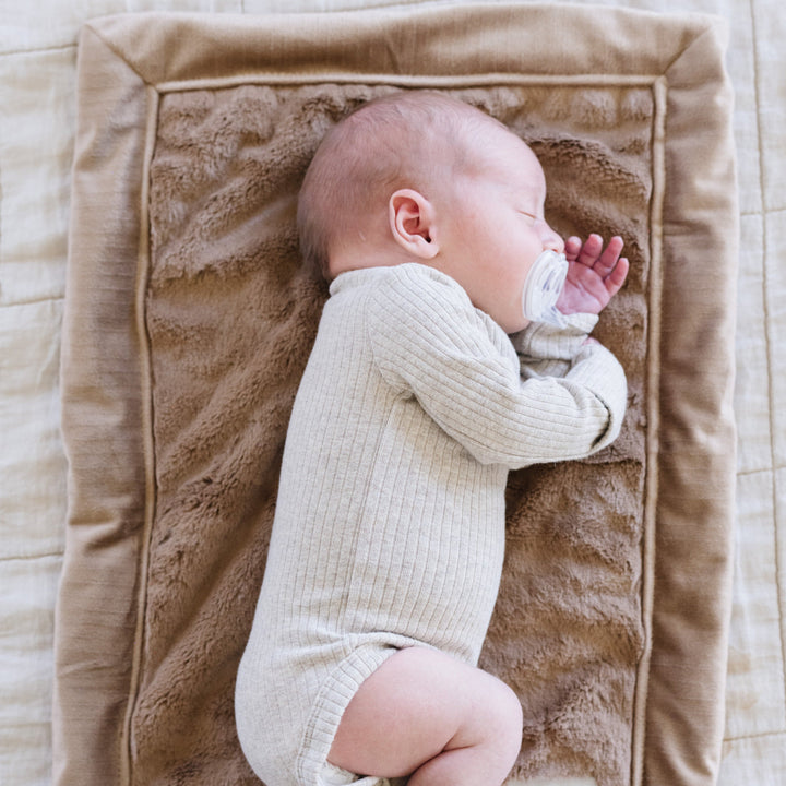 Saranoni Lush Mini Blanket in Hazelnut feels ultra cloudlike Ñ the ideal elevated baby blanket essential.