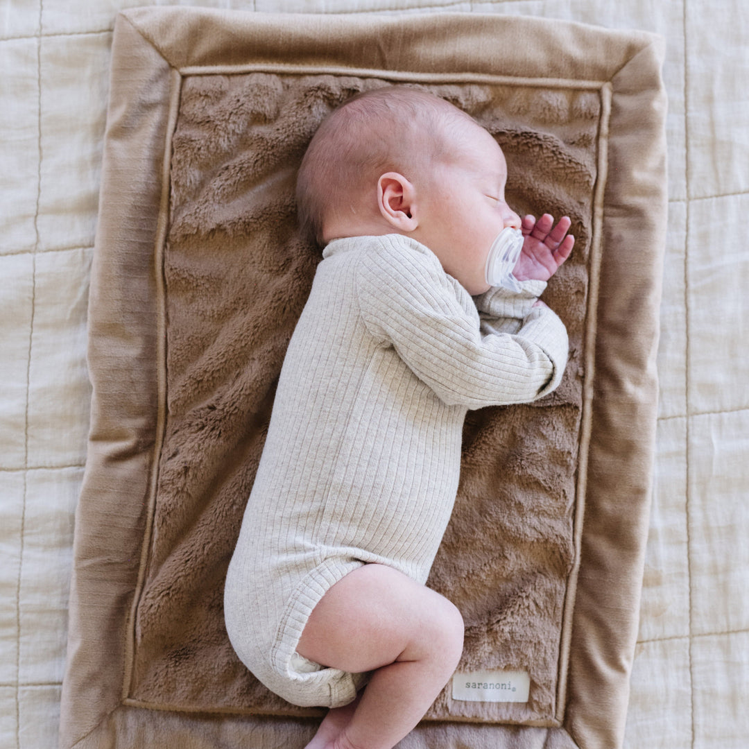 For baby boy blankets gifting, the Saranoni Lush Mini Blanket in Hazelnut adds elevated cuddle softness.