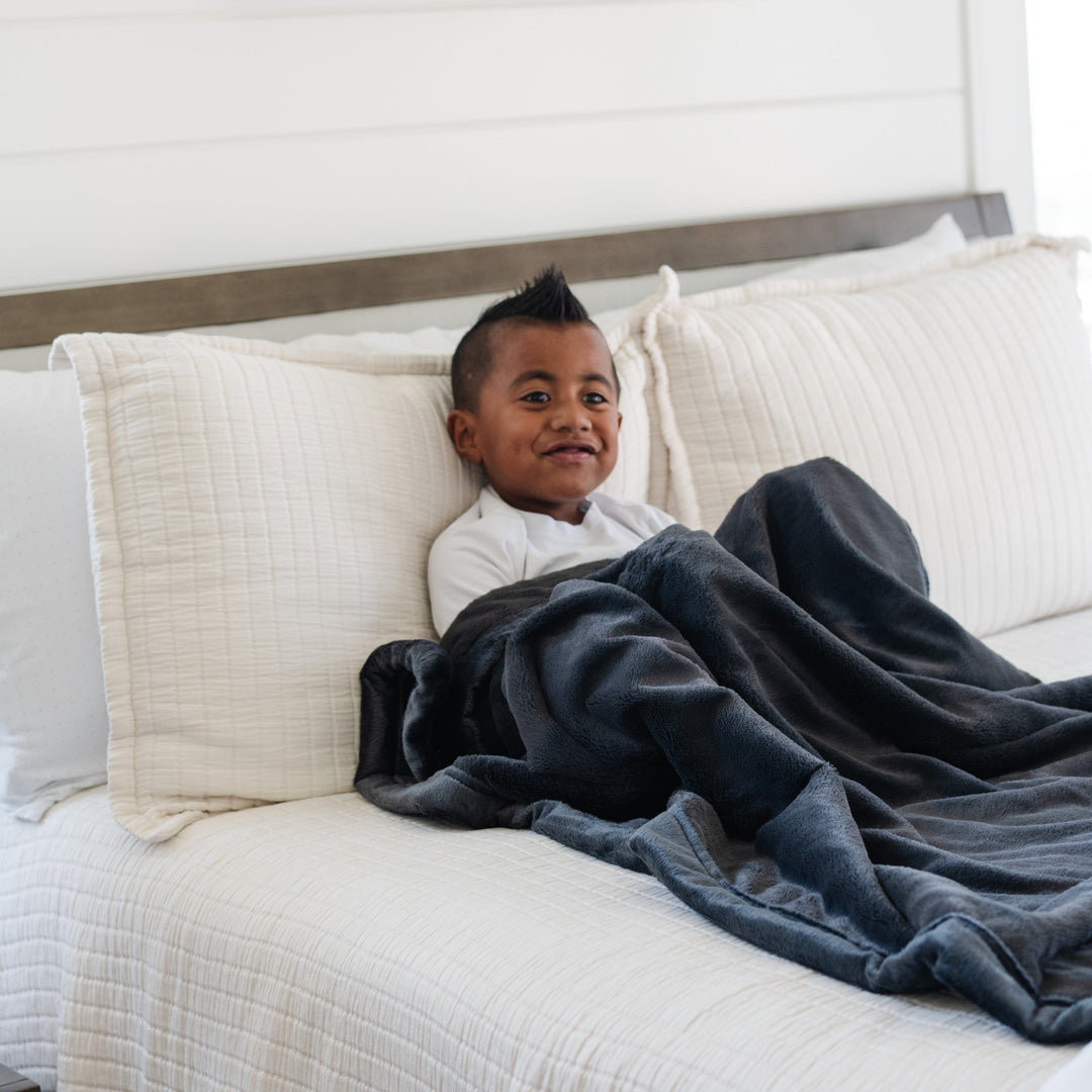 Saranoni Lush Toddler Blanket in Charcoal brings elevated softness parents love in soft baby blankets.
