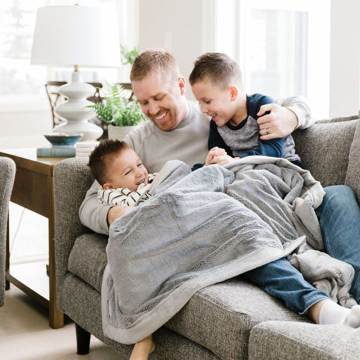 Keep little ones comfy using the Saranoni Lush Toddler Blanket in Gray, a cloud feel made for best toddler blanket shoppers.