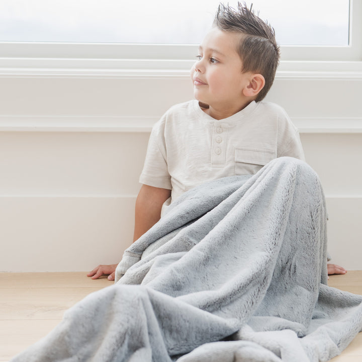 Parents reach for the Saranoni Lush Toddler Blanket in Gray because it doubles beautifully as a toddler blanket.