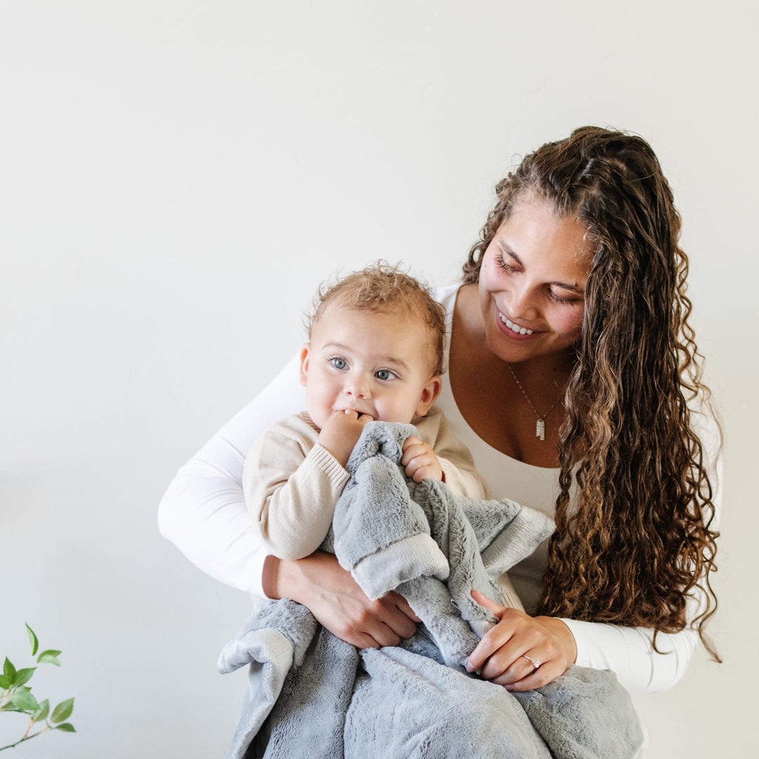 This Gray Saranoni Lush Mini Blanket wraps little ones in comfort and is a Baby boy blanket staple.