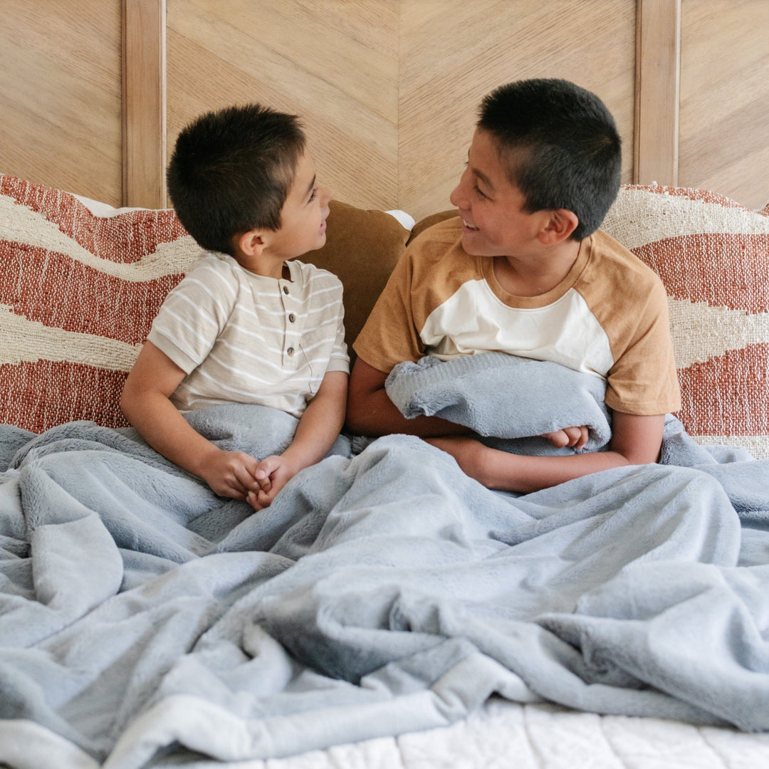 Softness takes center stage with the Saranoni Lush Toddler Blanket in GrayÑpremium quality baby blanket option.