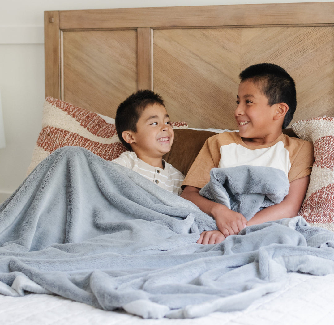 The Saranoni Lush Toddler Blanket in Gray levels up everyday comfort, making this a top pick for baby girl blankets.