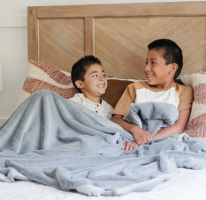The Saranoni Lush Toddler Blanket in Gray levels up everyday comfort, making this a top pick for baby girl blankets.