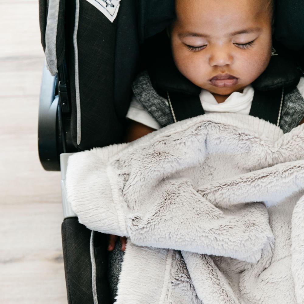 Saranoni Lush Mini Blanket in Feather elevates comfort and is often chosen as the Best baby blanket favorite.