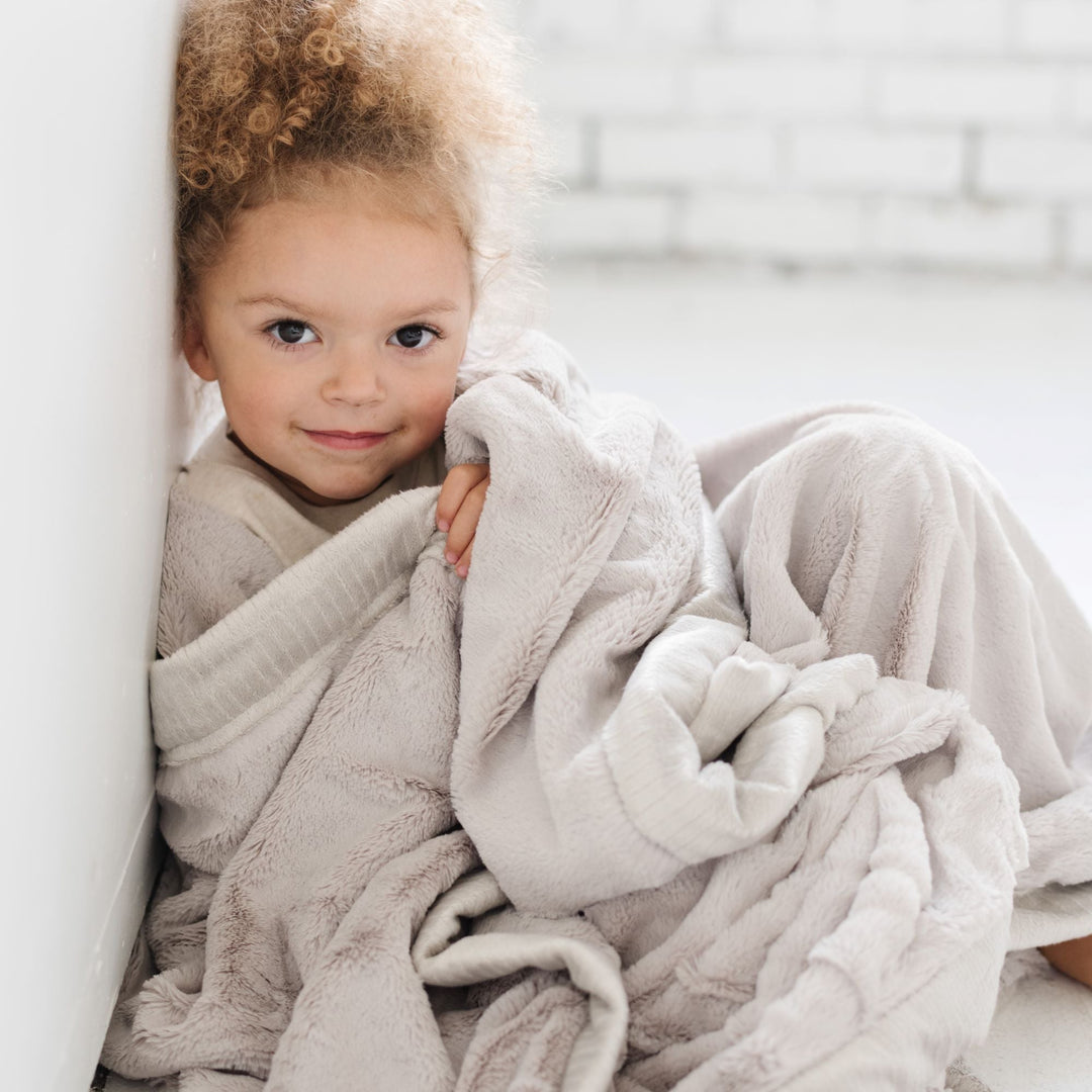 Saranoni Lush Toddler Blanket in Feather brings premium comfort and softness, making it the best toddler blanket.