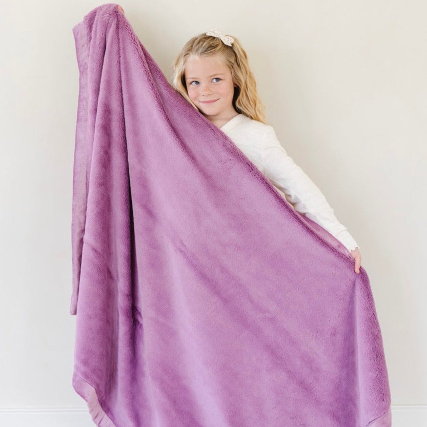 With airy softness, the Saranoni Lush Toddler Blanket in Fairy Wings becomes a stylish elevated pick for baby boy blankets.