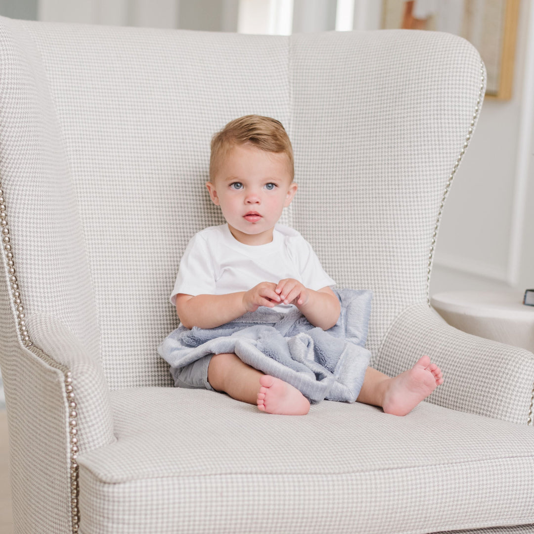 Cozy relaxation is easy with the Saranoni Lush Mini Blanket in Storm Cloud, perfect for premium Baby blankets picks.