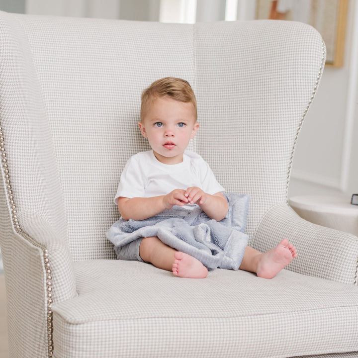 Cozy relaxation is easy with the Saranoni Lush Mini Blanket in Storm Cloud, perfect for premium Baby blankets picks.