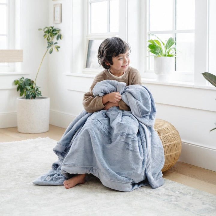 Saranoni Lush Toddler Blanket in Storm Cloud offers a premium feel, making it perfect as baby girl blankets.