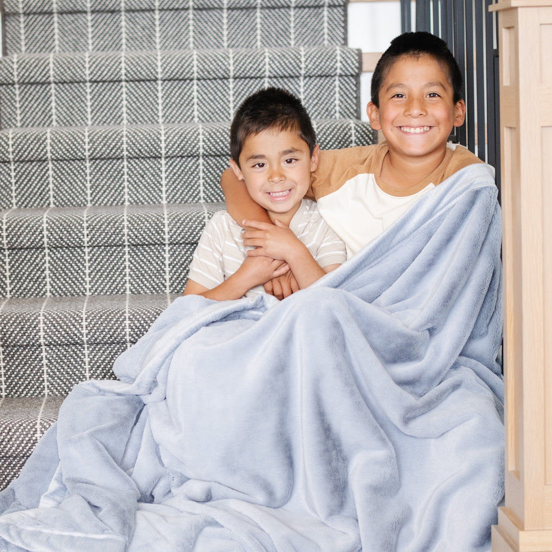 Storm Cloud Saranoni Lush Toddler Blanket shines with year-round softness, ideal for best blankets for toddlers.