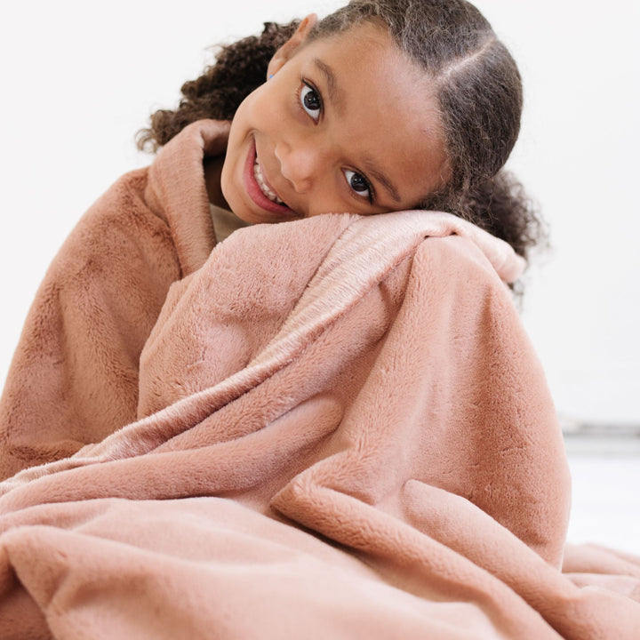 Keep your little one warm with the Saranoni Lush Toddler Blanket in Hazelnut, an ideal toddler blanket.