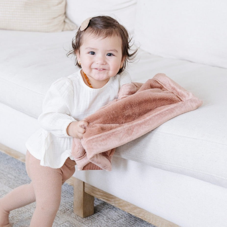 Saranoni Lush Mini Blanket Rosy gives subtle warmth and great texture, ideal as baby boy blankets.