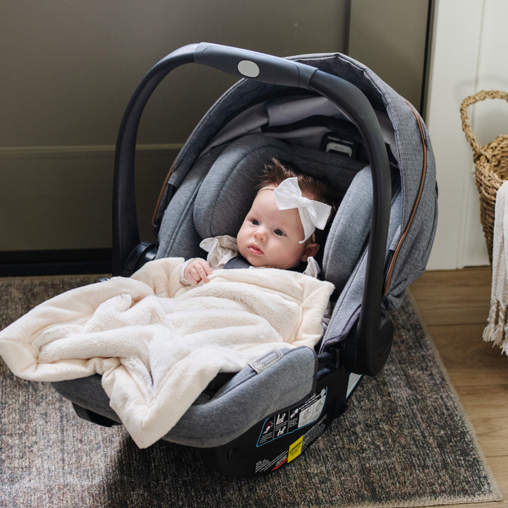 This Saranoni Lush Mini Blanket in Natural adds cozy richness to nurseries, ideal for Baby girl blankets.