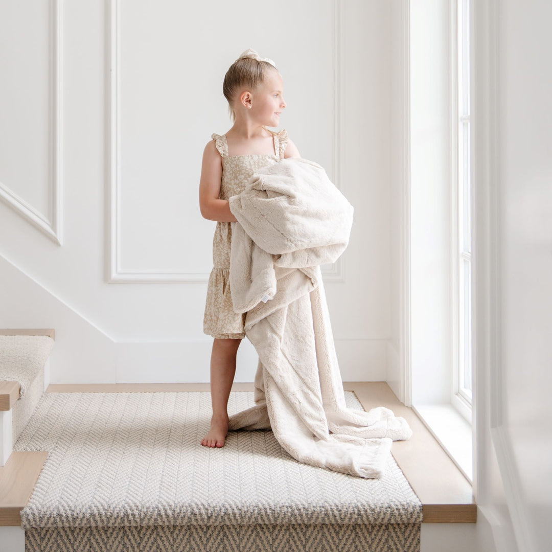 Wrap your child in the Saranoni Lush Toddler Blanket in Buttermilk, a cozy best toddler blanket for everyday use.