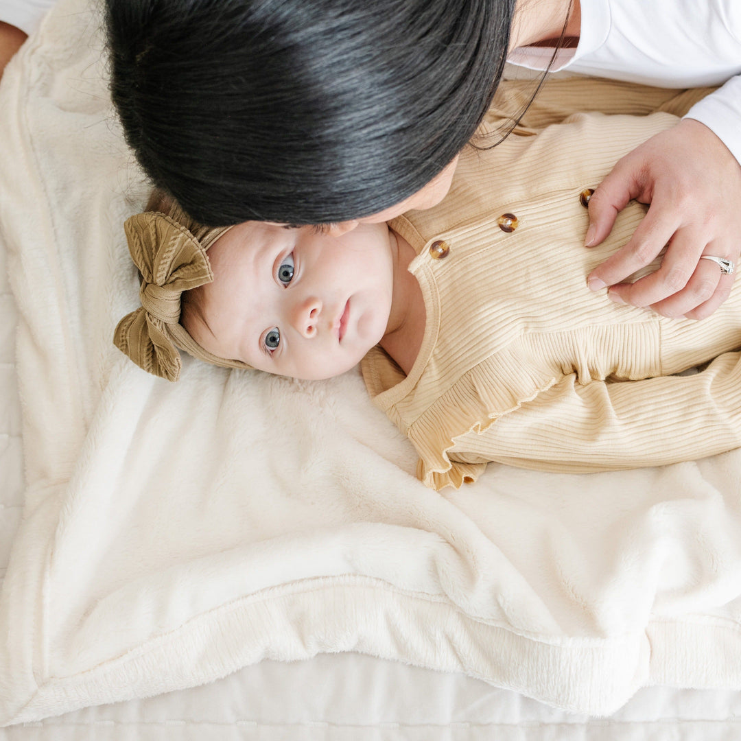 Keep newborns cozy with the Natural Saranoni Lush Receiving Blanket, ideal for gentle naps as soft baby blankets.