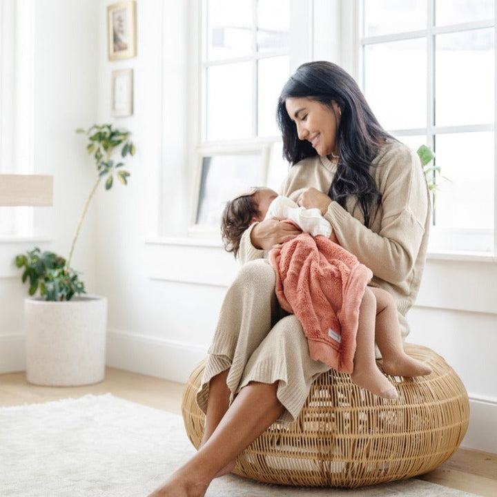 The luxurious Saranoni Lush Mini Blanket in Clay is cuddly, cozy, and perfect for Baby blankets seasons.