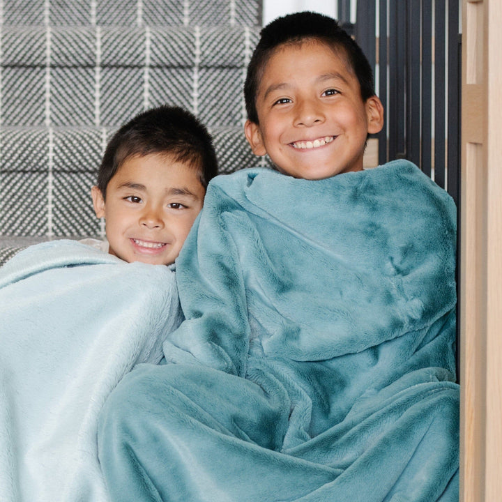 The Saranoni Lush Toddler Blanket in Mineral Blue is a cozy toddler blanket perfect for snuggles.