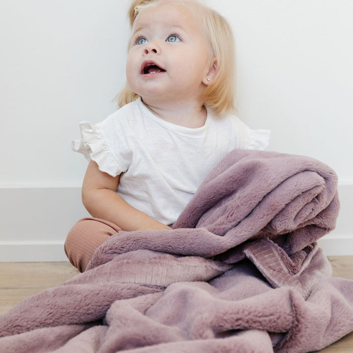 Keep little ones cozy with the Bloom Saranoni Lush Receiving Blanket, a plush newborn receiving blanket.