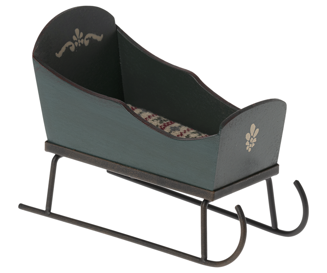 Maileg Sleigh, Mouse - Green wooden sleigh with soft mattress