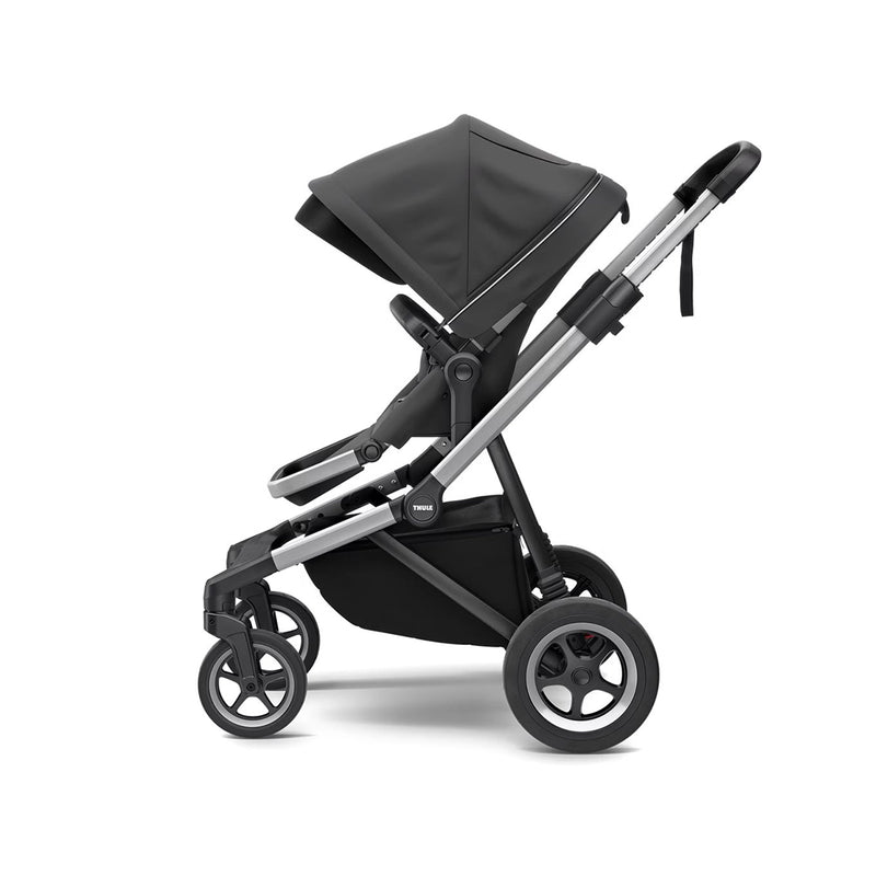 Thule Sleek lightweight stroller in Shadow Grey