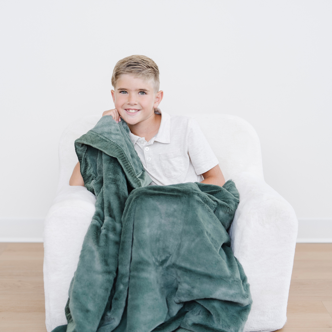 The Saranoni Lush Toddler Blanket in Hunter is a best blanket for toddler comfort and playtime.