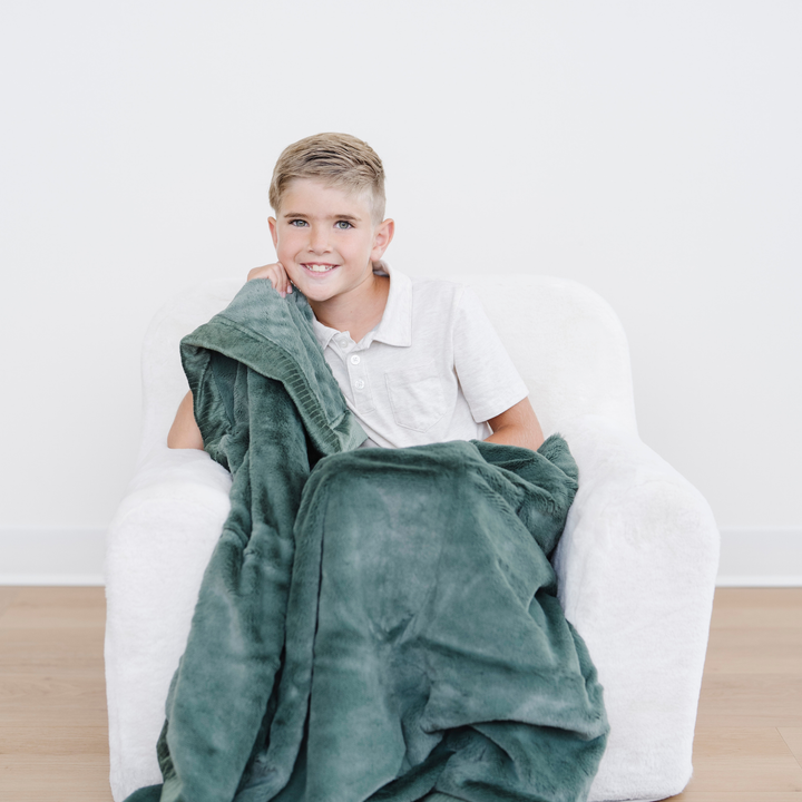 The Saranoni Lush Toddler Blanket in Hunter is a best blanket for toddler comfort and playtime.