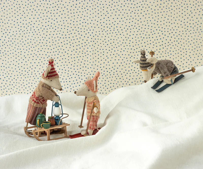 Maileg mini dollhouse accessories Christmas tea set